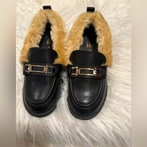 GAP Black Loafers with Tan Faux Fur